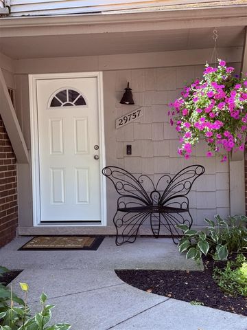29757 Farmbrook Villa Lane, Southfield, MI 48034