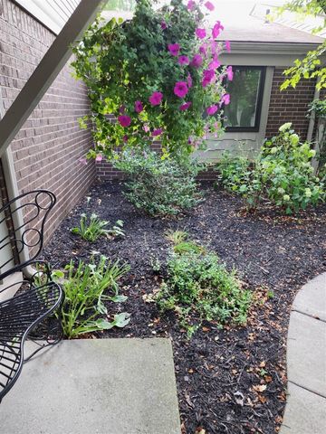29757 Farmbrook Villa Lane, Southfield, MI 48034