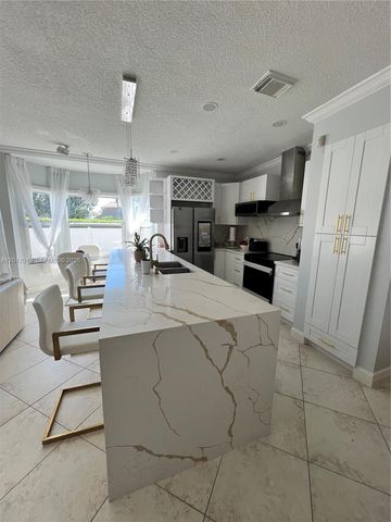 1401 NW 187th Ave, Pembroke Pines, FL 33029
