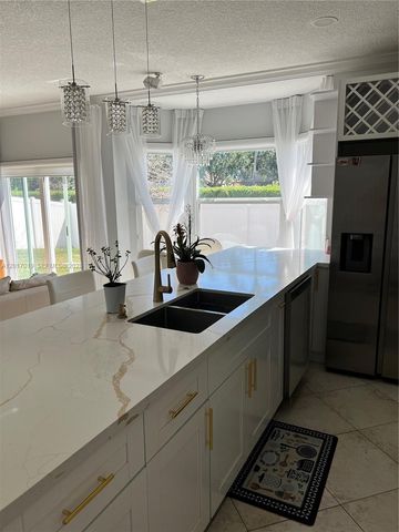 1401 NW 187th Ave, Pembroke Pines, FL 33029