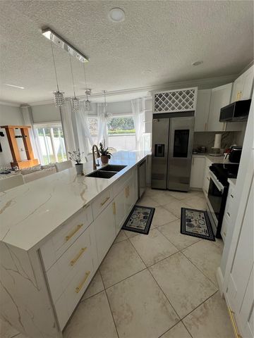 1401 NW 187th Ave, Pembroke Pines, FL 33029