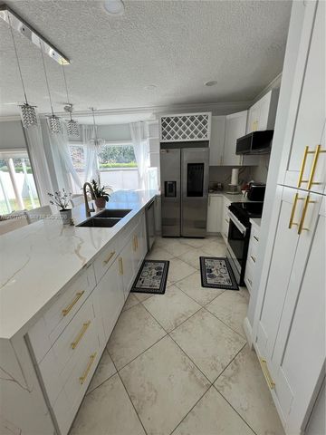 1401 NW 187th Ave, Pembroke Pines, FL 33029