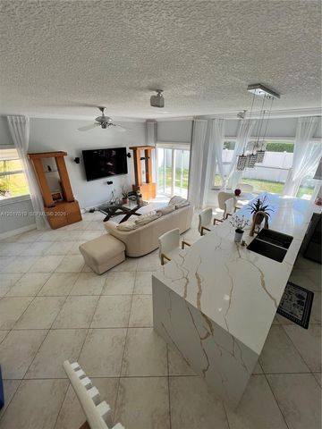 1401 NW 187th Ave, Pembroke Pines, FL 33029