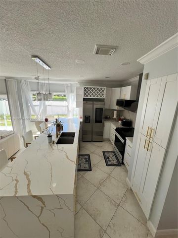 1401 NW 187th Ave, Pembroke Pines, FL 33029
