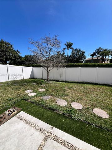 1401 NW 187th Ave, Pembroke Pines, FL 33029