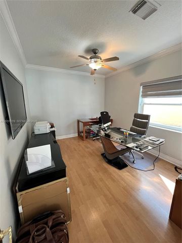 1401 NW 187th Ave, Pembroke Pines, FL 33029