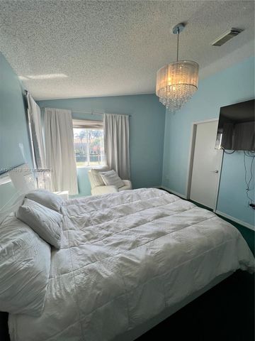 1401 NW 187th Ave, Pembroke Pines, FL 33029