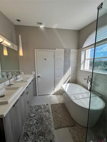 1401 NW 187th Ave, Pembroke Pines, FL 33029
