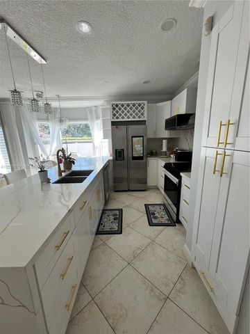 1401 NW 187th Ave, Pembroke Pines, FL 33029