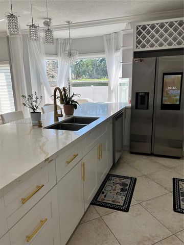 1401 NW 187th Ave, Pembroke Pines, FL 33029