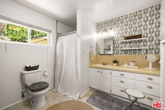 17031 Enadia Way, Lake Balboa, CA 91406