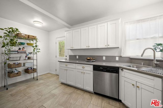 17031 Enadia Way, Lake Balboa, CA 91406