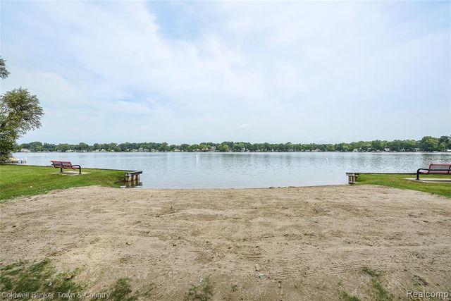 3268 Orchard Drive, Pinckney, MI 48169