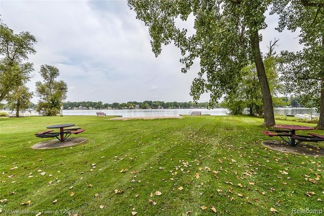 3268 Orchard Drive, Pinckney, MI 48169