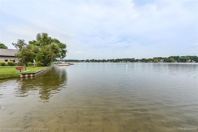 3268 Orchard Drive, Pinckney, MI 48169