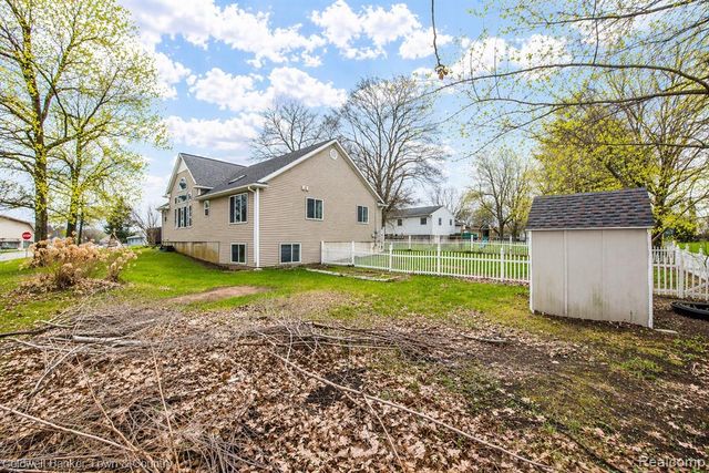 3268 Orchard Drive, Pinckney, MI 48169