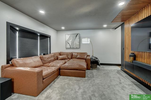 7352 La Vista Drive, La Vista, NE 68128