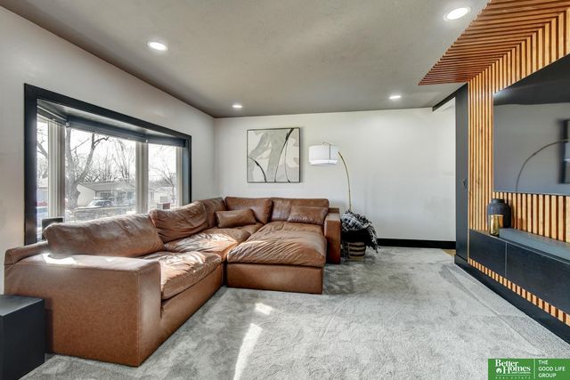 7352 La Vista Drive, La Vista, NE 68128