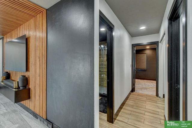 7352 La Vista Drive, La Vista, NE 68128