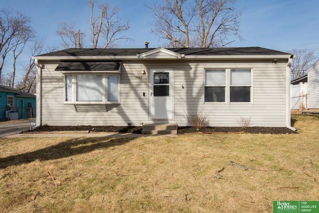 7352 La Vista Drive, La Vista, NE 68128