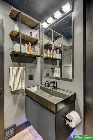 7352 La Vista Drive, La Vista, NE 68128