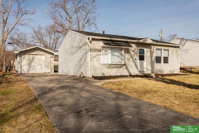 7352 La Vista Drive, La Vista, NE 68128