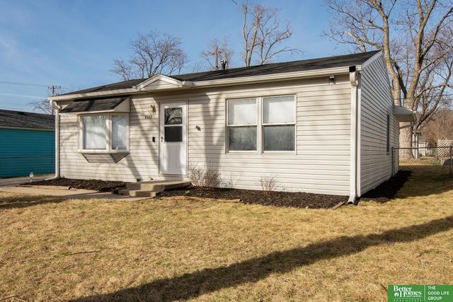 7352 La Vista Drive, La Vista, NE 68128