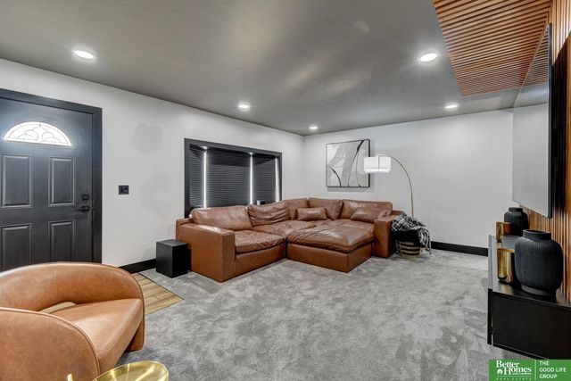 7352 La Vista Drive, La Vista, NE 68128