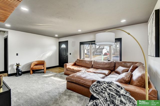 7352 La Vista Drive, La Vista, NE 68128