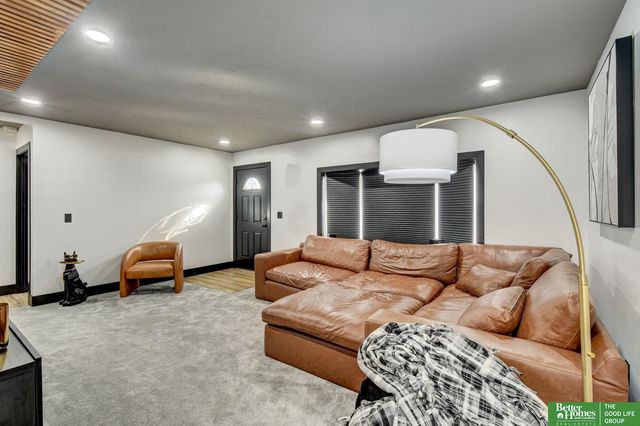 7352 La Vista Drive, La Vista, NE 68128