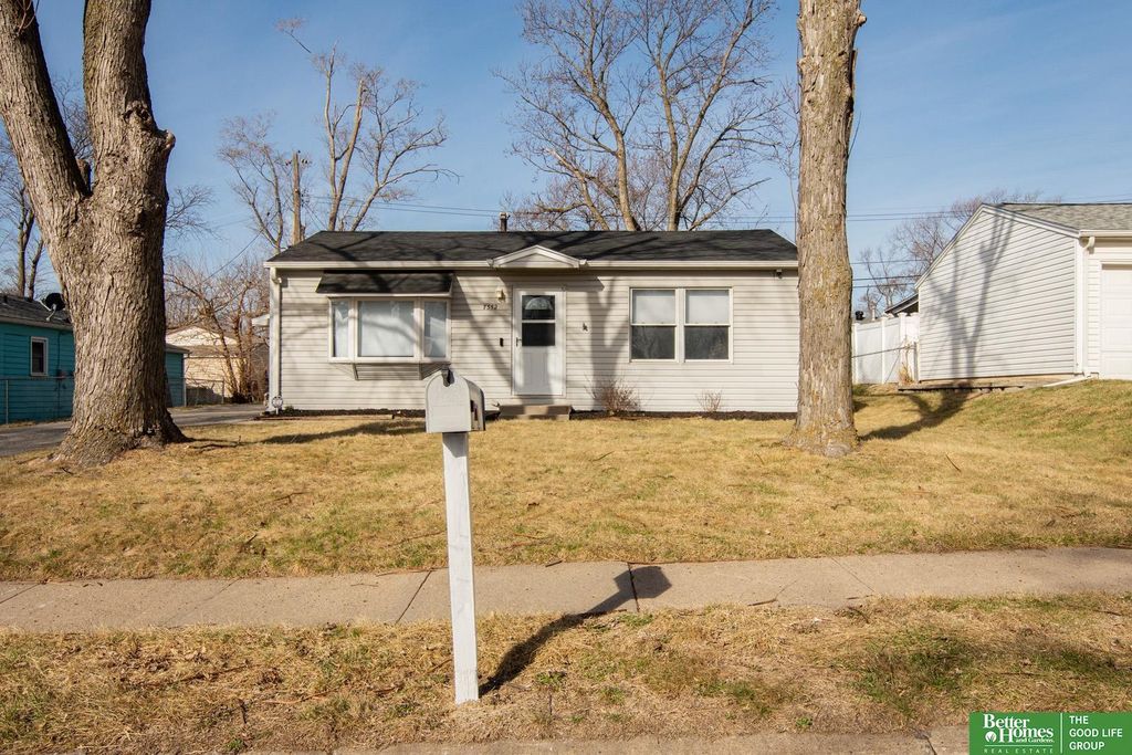 7352 La Vista Drive, La Vista, NE 68128