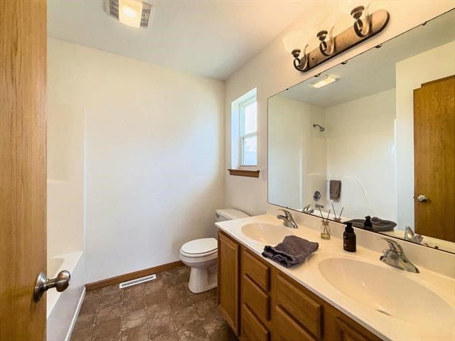 1490 Fawn Drive, North Liberty, IA 52317