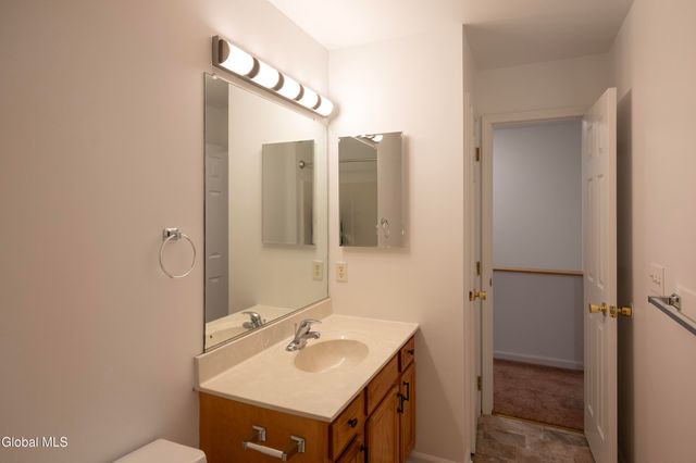 33 Cambridge Drive, Halfmoon, NY 12065