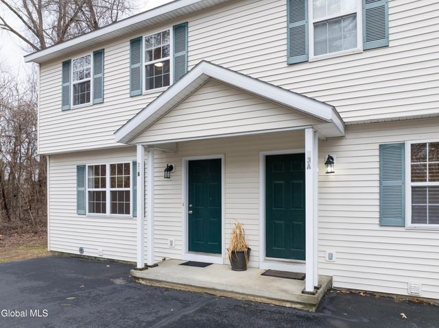 33 Cambridge Drive, Halfmoon, NY 12065