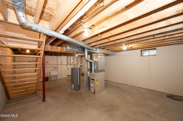 33 Cambridge Drive, Halfmoon, NY 12065