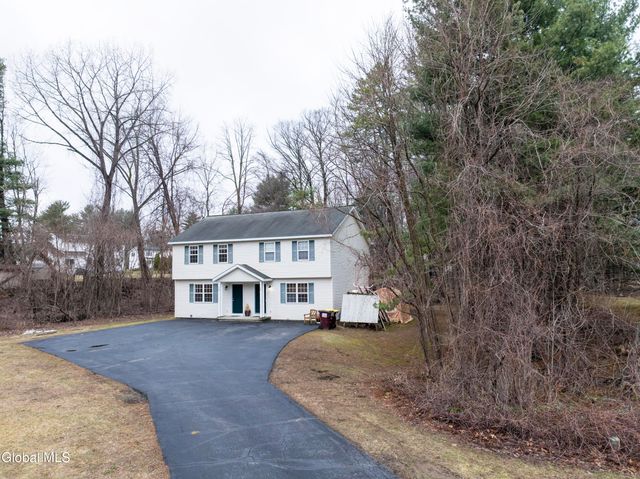 33 Cambridge Drive, Halfmoon, NY 12065
