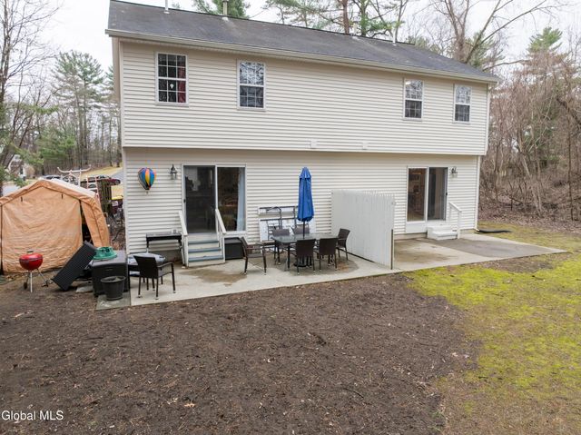 33 Cambridge Drive, Halfmoon, NY 12065