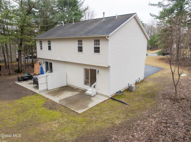 33 Cambridge Drive, Halfmoon, NY 12065