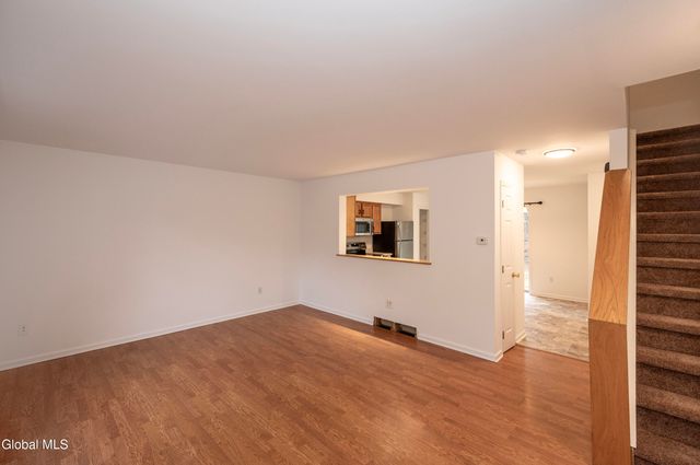 33 Cambridge Drive, Halfmoon, NY 12065