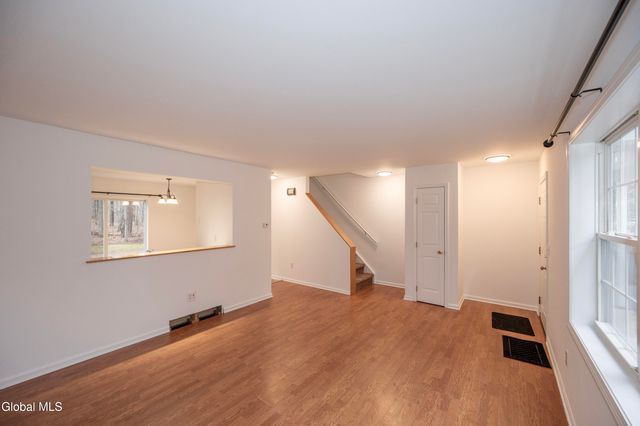 33 Cambridge Drive, Halfmoon, NY 12065