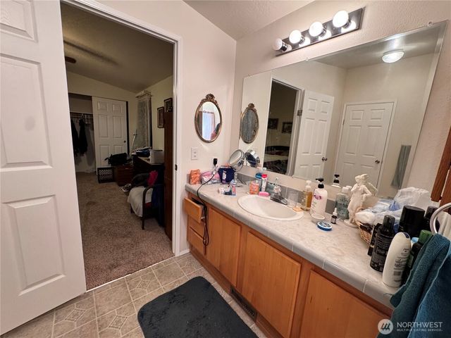 528 N 7th Avenue, Sequim, WA 98382