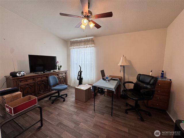 528 N 7th Avenue, Sequim, WA 98382