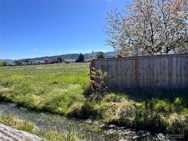 528 N 7th Avenue, Sequim, WA 98382