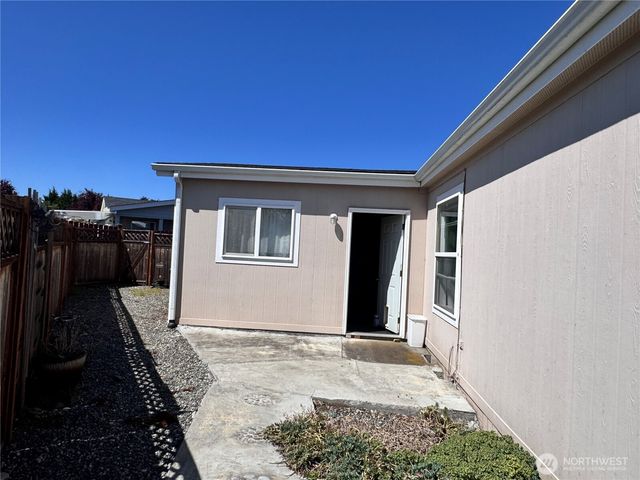528 N 7th Avenue, Sequim, WA 98382
