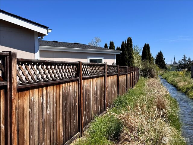 528 N 7th Avenue, Sequim, WA 98382