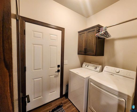 9064 W Ark Pl, Sioux Falls, SD 57106