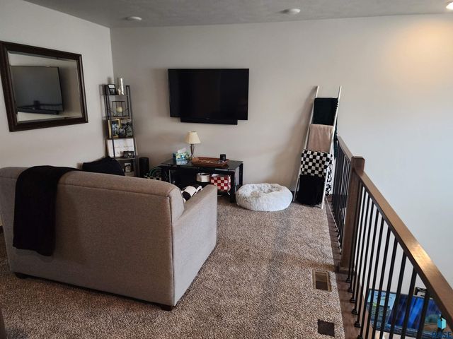 9064 W Ark Pl, Sioux Falls, SD 57106