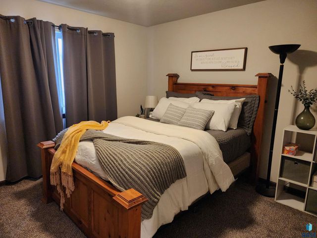 9064 W Ark Pl, Sioux Falls, SD 57106