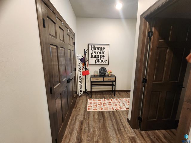 9064 W Ark Pl, Sioux Falls, SD 57106