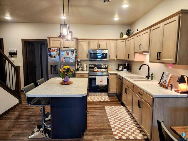 9064 W Ark Pl, Sioux Falls, SD 57106